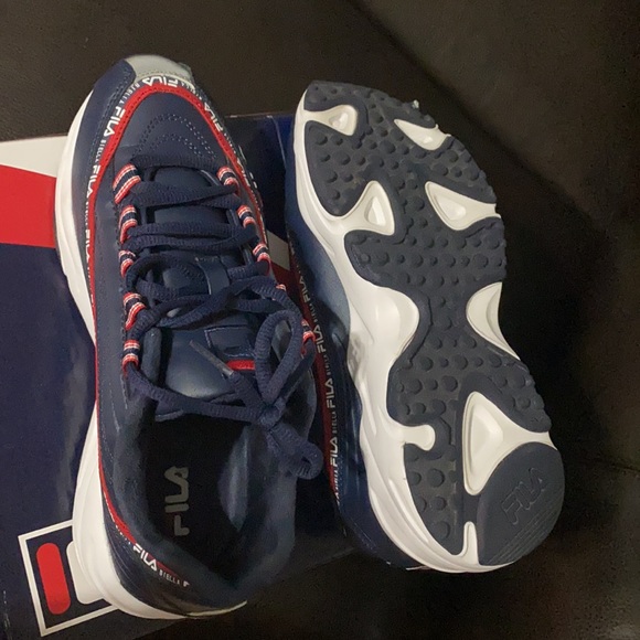 Filas - Picture 3 of 4